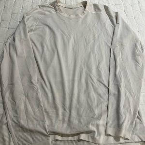 Men’s Lululemon White Running T-Shirt! Size Large! Great for fall!